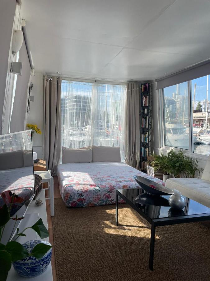 Light Bedroom In A Home Boat Barcelona Luaran gambar