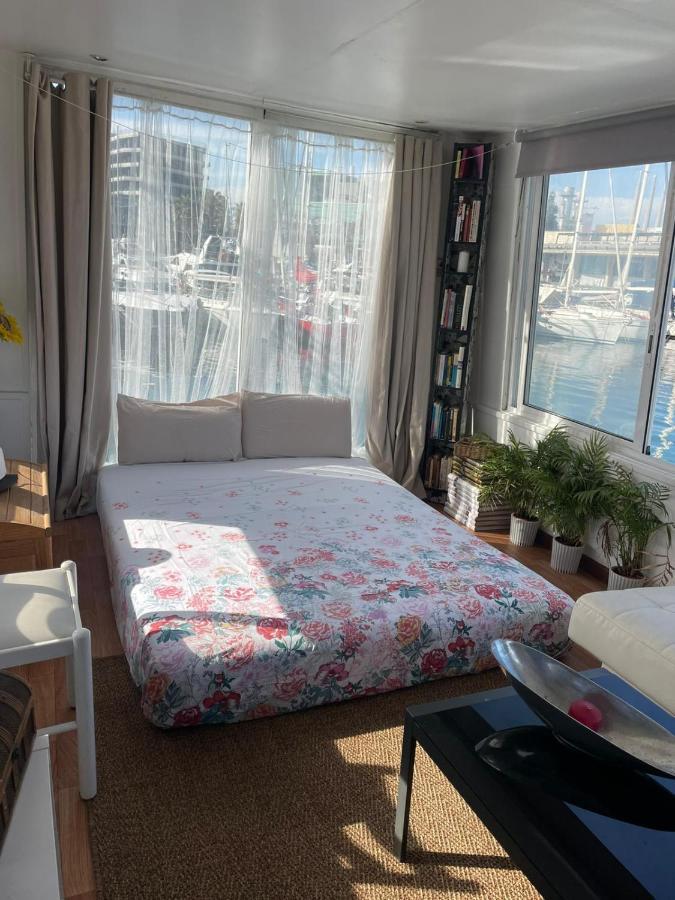 Light Bedroom In A Home Boat Barcelona Luaran gambar