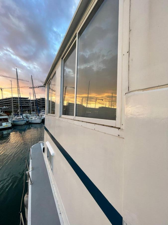 Light Bedroom In A Home Boat Barcelona Luaran gambar